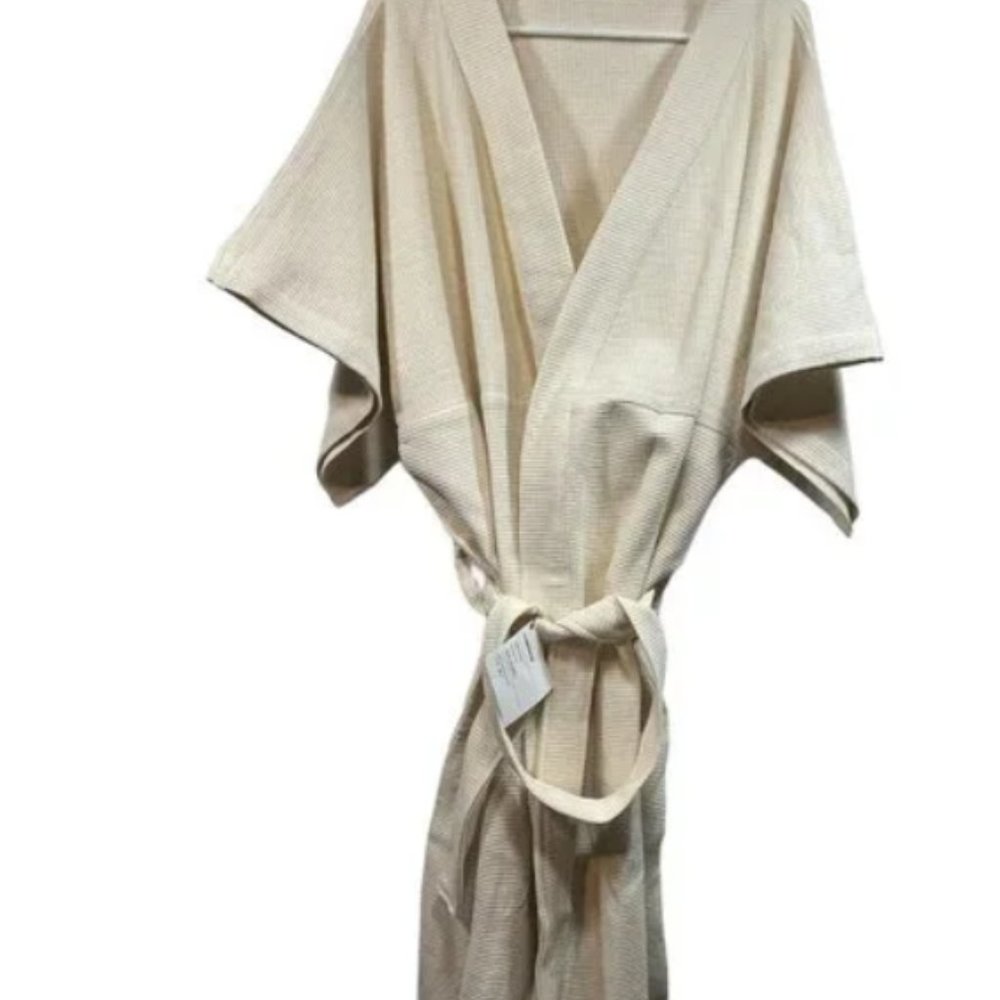 BNWT crate and barrel bathrobe